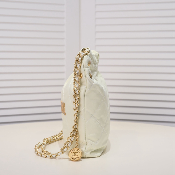 シャネルバッグ背面デザイン